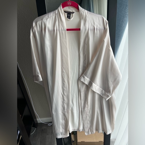 Set of two (2) satin robes - Picture 7 of 12